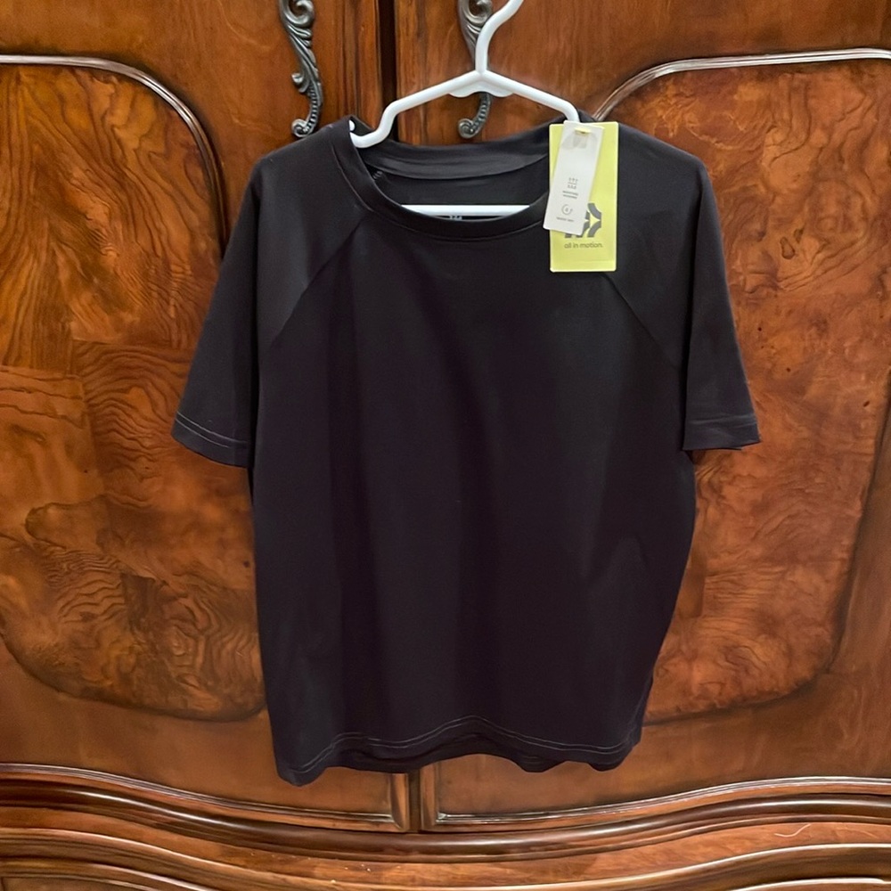 🎄NWT All In Motion Boys Size 8 Black Active T Shirt
